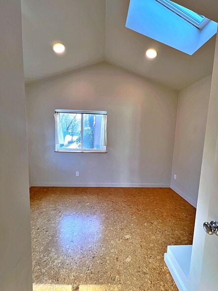 Building Photo - 417 SE 19th Ave