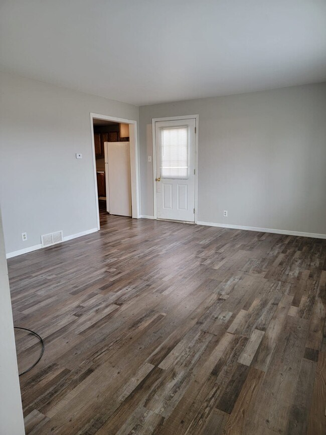 Building Photo - 627 N 3rd St