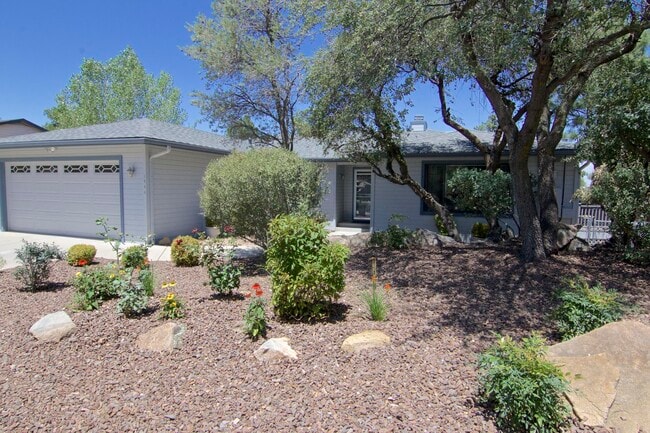 Building Photo - 1444 Vista Rd