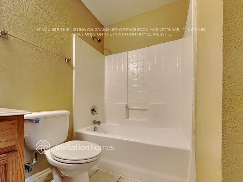 Building Photo - 706 Mission Ln