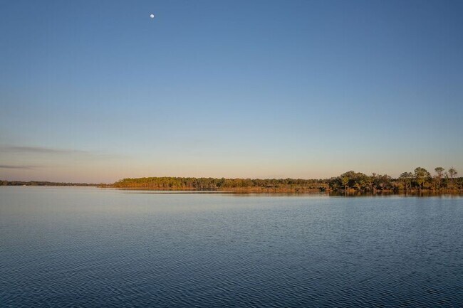 Building Photo - 2572 Gulf Breeze Ave