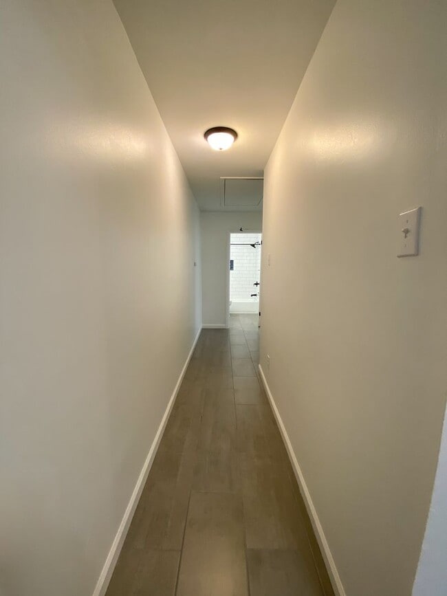 Building Photo - 2 bedroom 1 bath recently renovated near Broad Ave Arts District