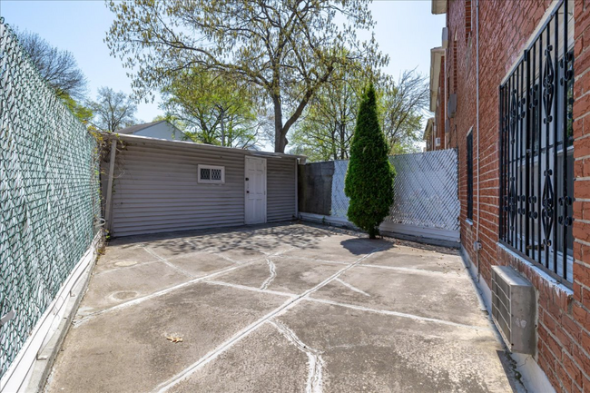 Building Photo - 15-25 209th St