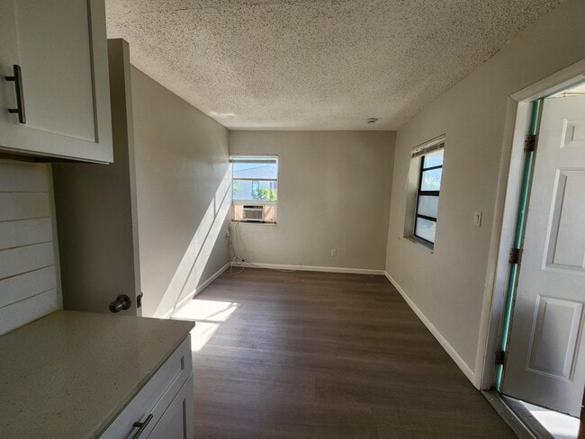 Building Photo - 321 N K St