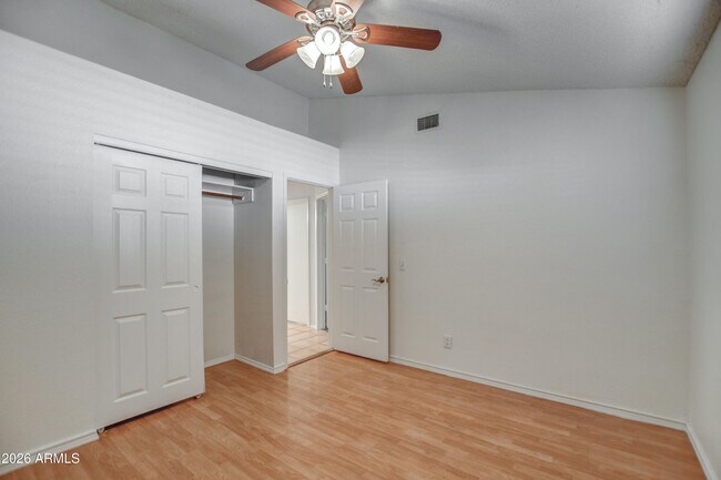 Building Photo - 815 E Calle Del Norte