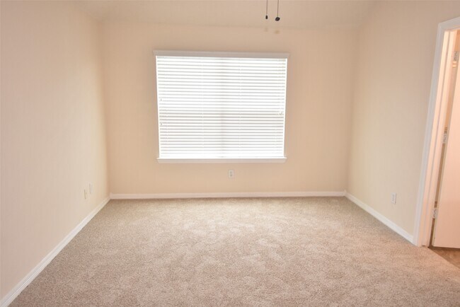 Building Photo - 21399 Forest Colony Dr