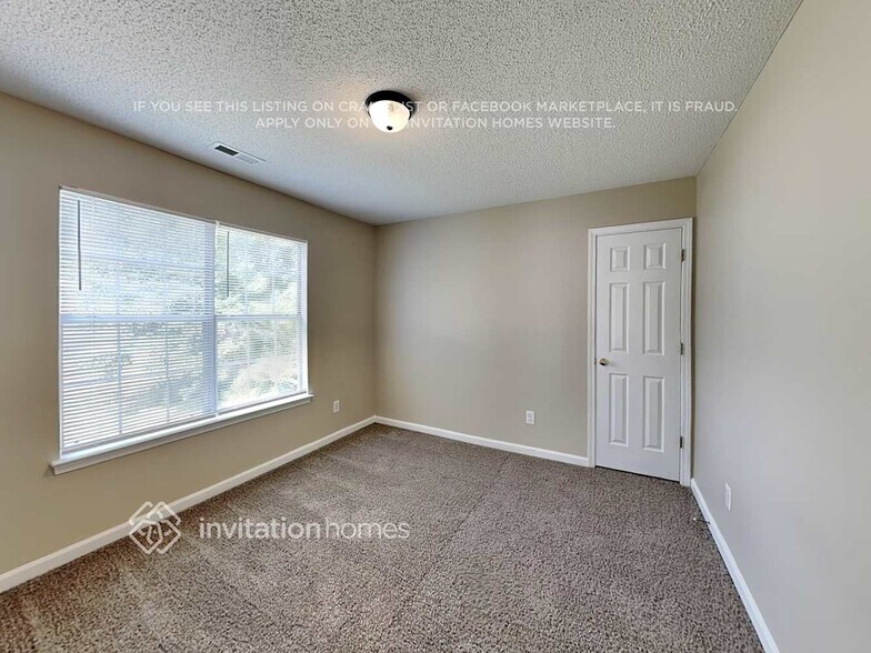 Building Photo - 2343 Century Oaks Ln