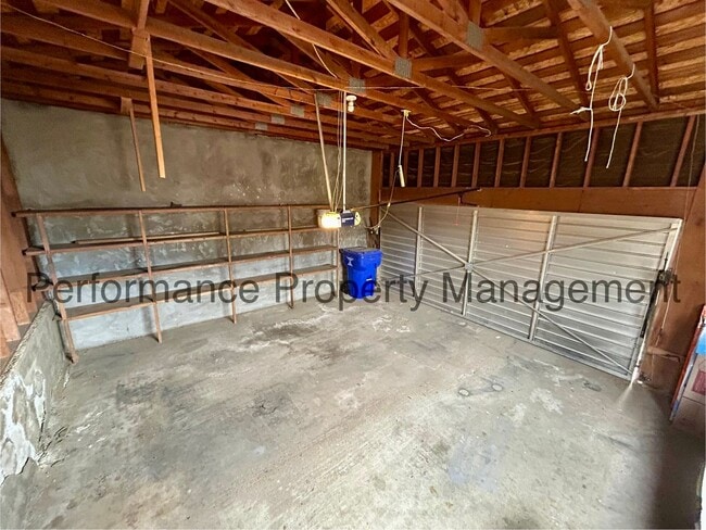 Building Photo - 239 W China Grade Loop