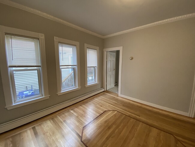 Building Photo - 76 Hano St