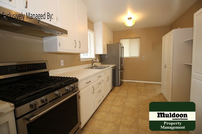 Building Photo - Nice 5 bedroom home with finished basement...