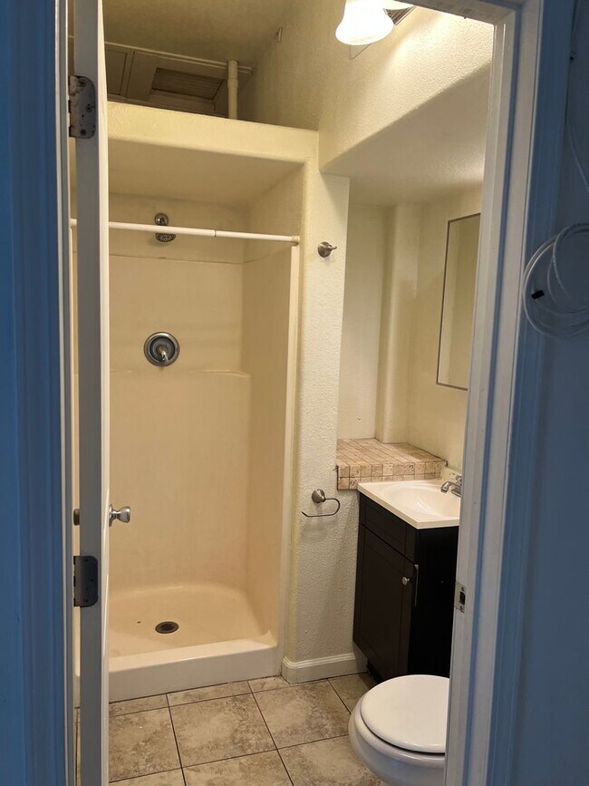 Building Photo - Cute house!