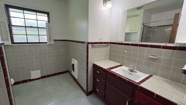Building Photo - 513 SW 56th St