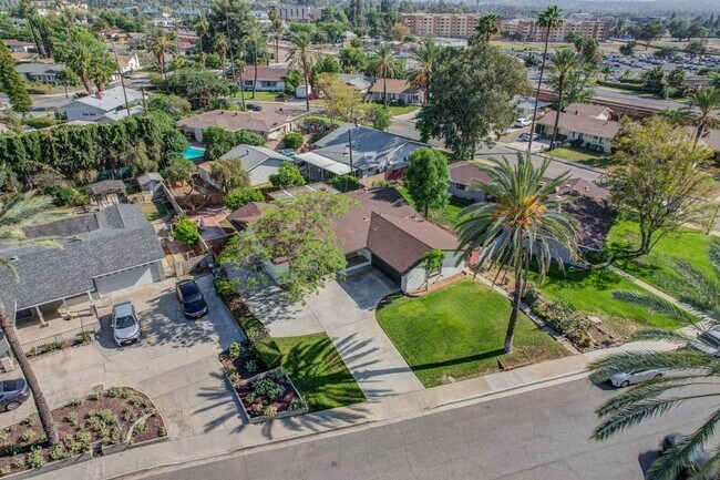 Building Photo - 4 Bedroom 2 Bath House for Rent Within Wal...