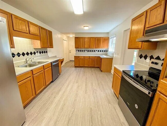 Building Photo - Family-Friendly Northeast Home Steps from Top-Rated Schools