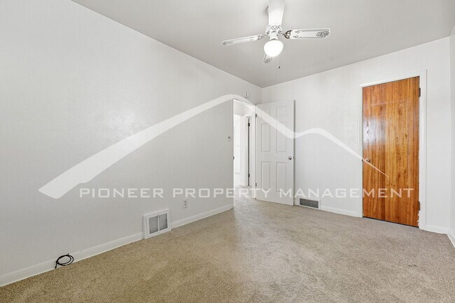 Building Photo - Charming Home with Central AC and Washer/D...