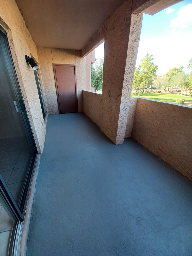 Building Photo - 540 N May