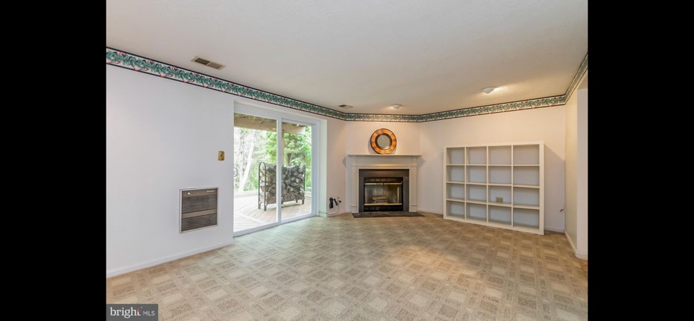 Building Photo - 10 Donagh Ct