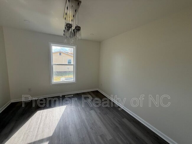 Building Photo - 172 Mill St