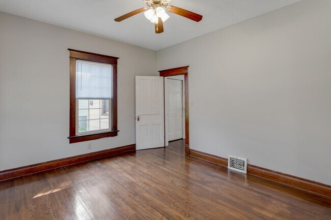 Building Photo - 4205 Pacific. Available June 2026.  3 bedroom, 2 bath, 2.5 car garage.  Does not qualify for gove...