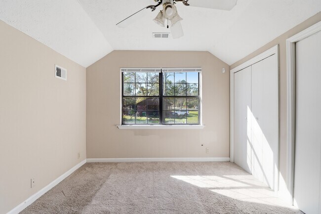 Building Photo - Ash St Ex