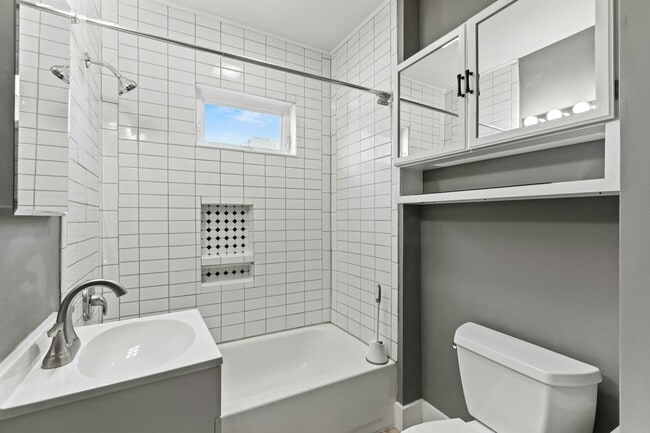 Building Photo - 37 Arlington St