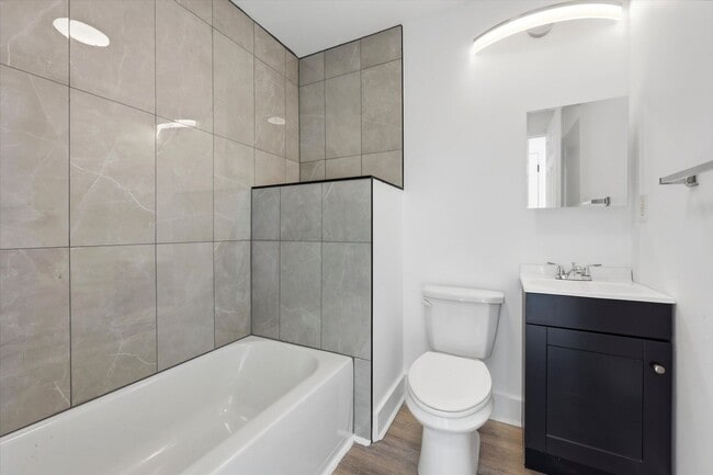 Building Photo - 2BR/3BA House | Central AC | Fast Approval