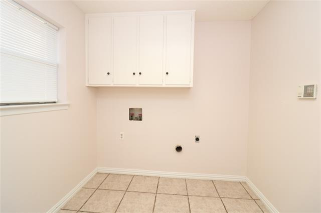 Building Photo - 2703 Peachtree Ln