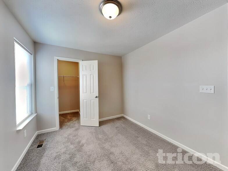 Building Photo - 561 Grassy Bend Dr