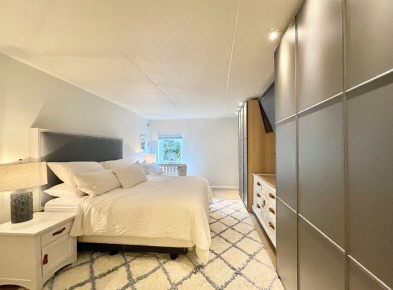 Building Photo - 50-56 Broadlawn Park