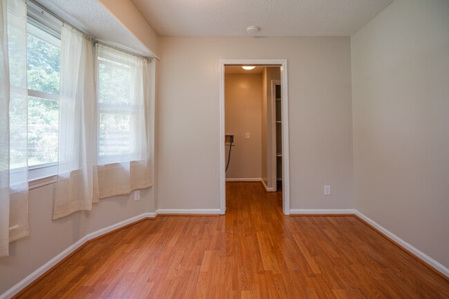Building Photo - 122 Longleaf Cir