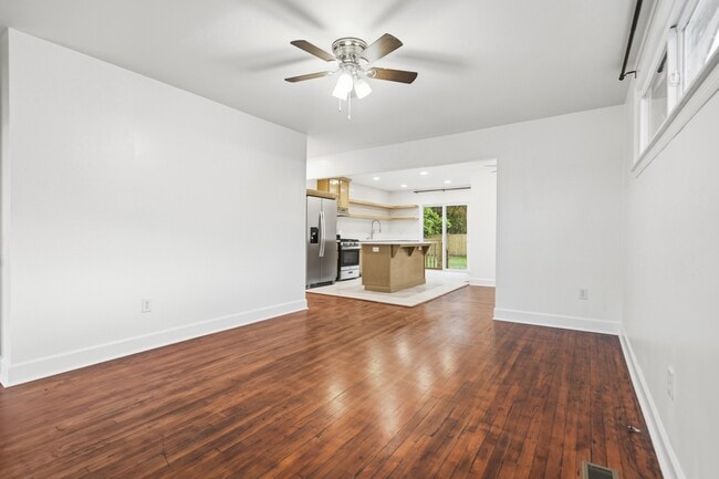 Building Photo - 3831 Hottinger Ave