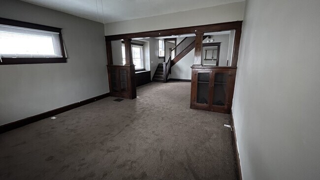 Building Photo - 636 N Oakland / Logan Devere
