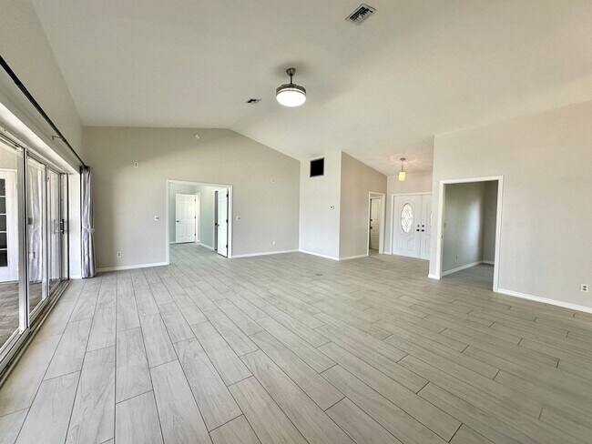 Building Photo - Beautiful Waterfront 3 Bed 2 Bath Home With Heated Pool, Washer/Dryer In Unit & More!