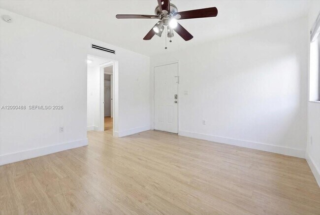 Building Photo - 3522 SW 25th St