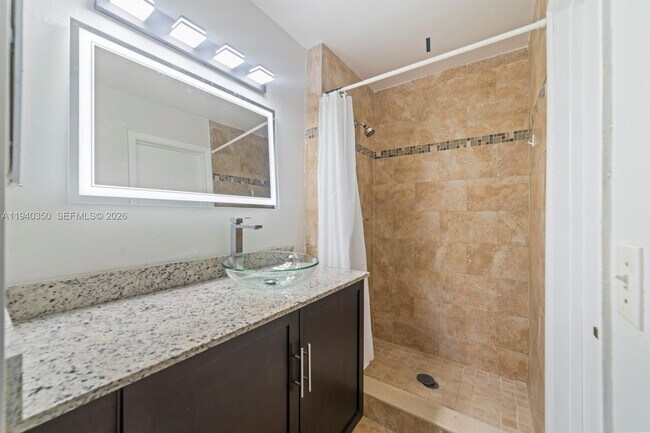 Building Photo - 880 NE 207th Terrace