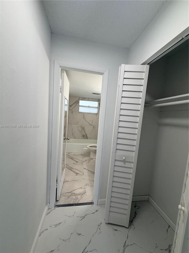 Building Photo - 36 Island Ave