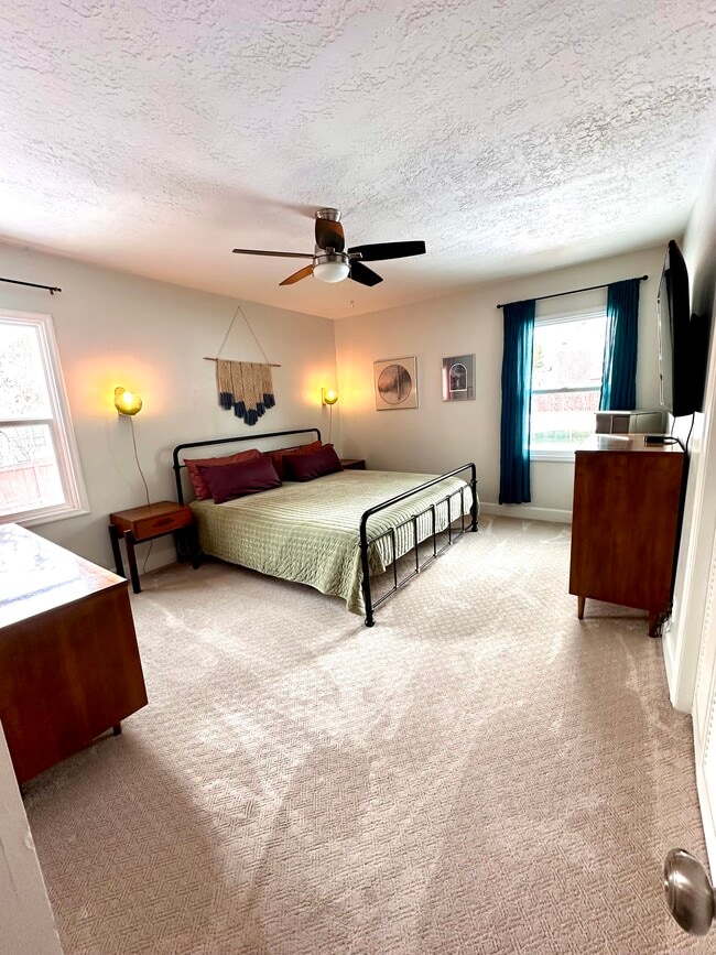 Building Photo - 2560 Fillmore Ave