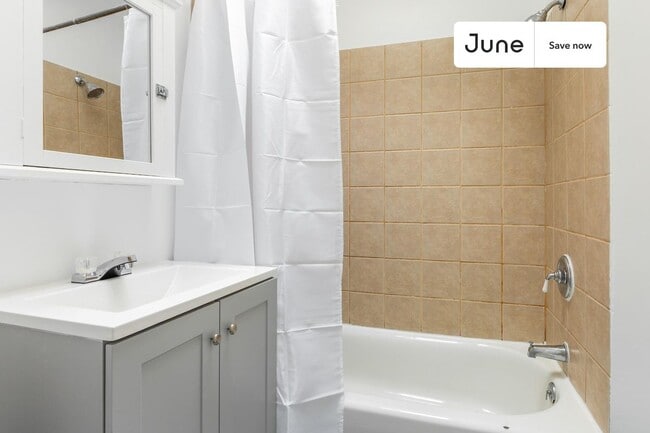 Building Photo - 616 Orleans Pl NE