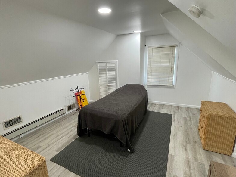 Building Photo - 950 S Plympton St