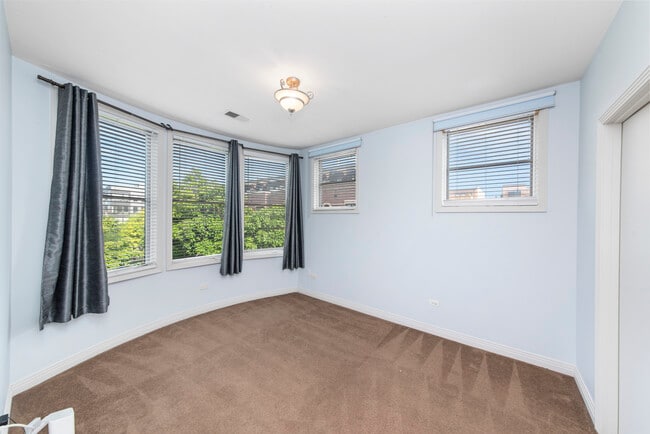 Building Photo - 2632 N Hartland Ct