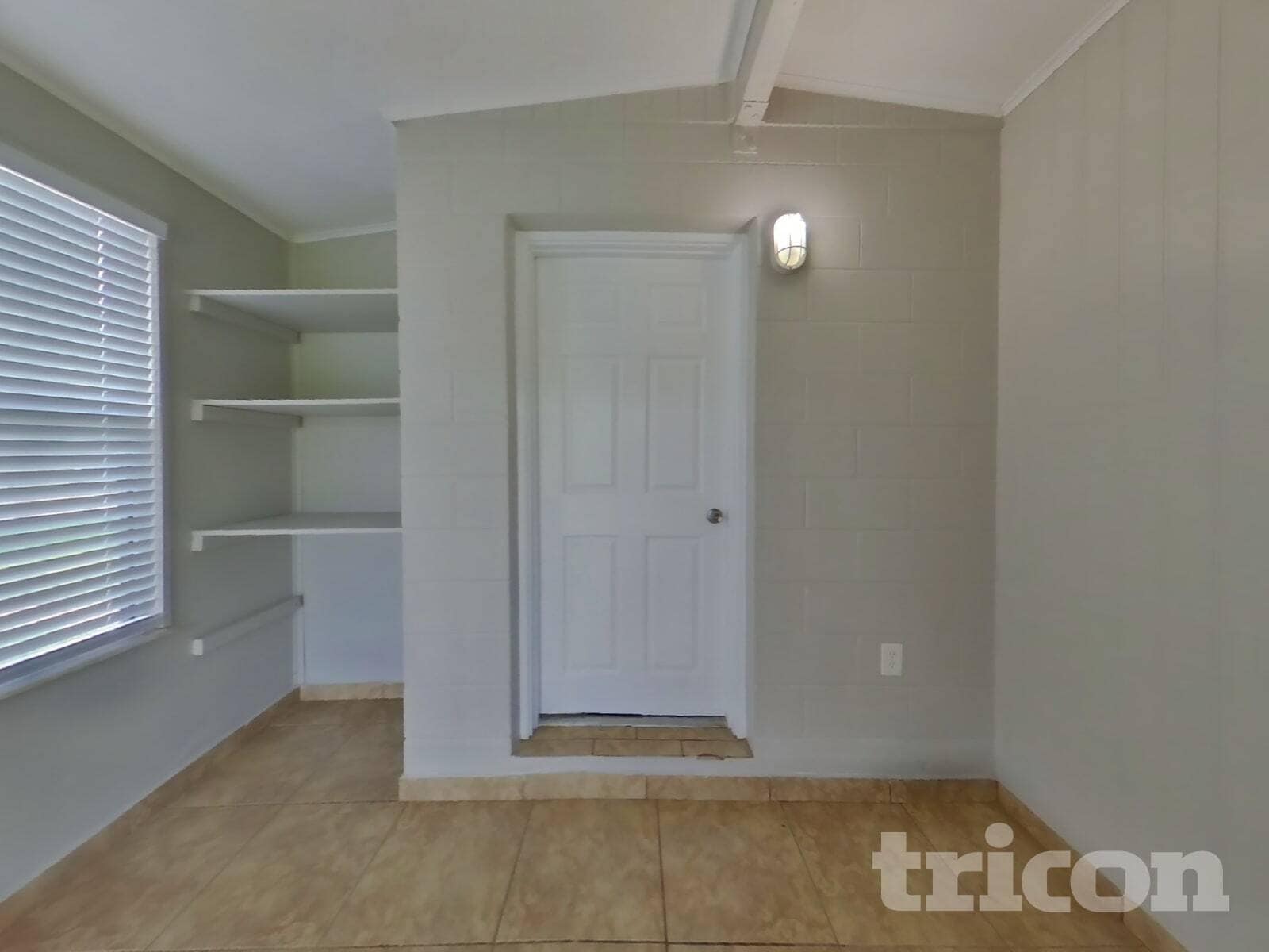 Building Photo - 944 Shorecrest Ave