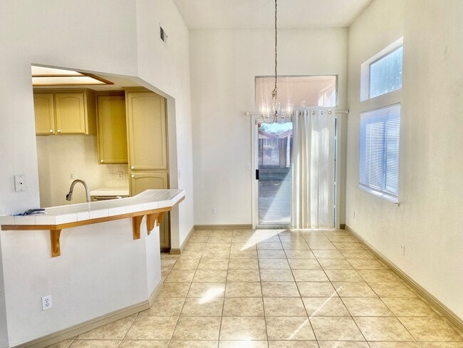 Building Photo - Northwest Fresno 3/2