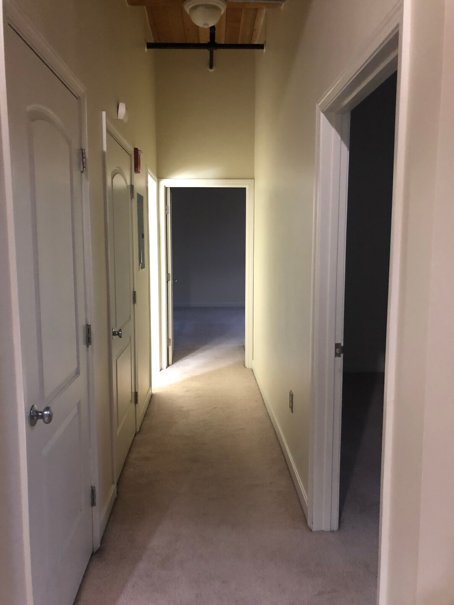 Building Photo - 52 Lawrence Dr