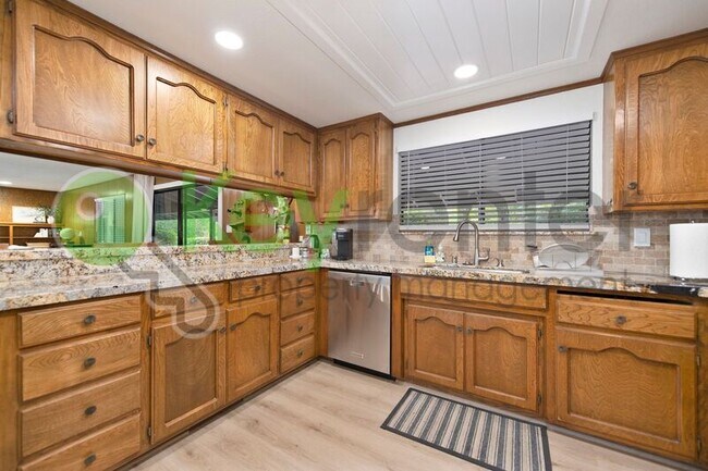 Building Photo - 9635 Oak Leaf Way