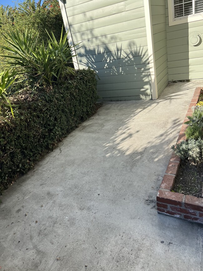Entrance to backyard - 2142 Baxter St