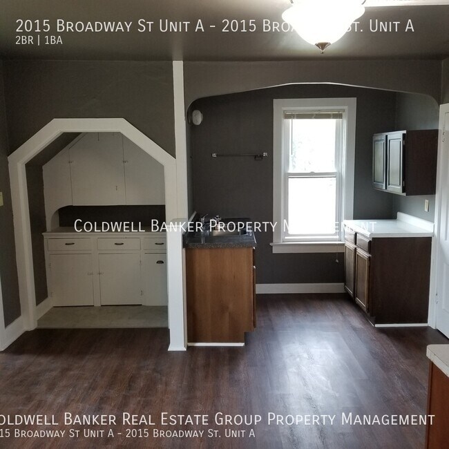 Building Photo - 2015 Broadway St