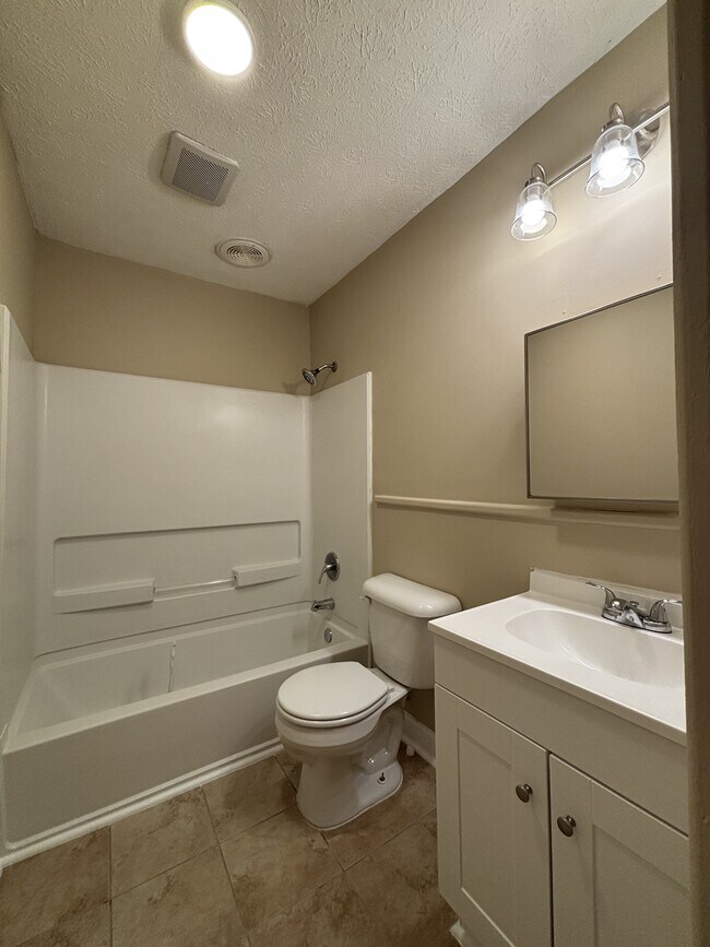Building Photo - 4849 Rosehill Rd