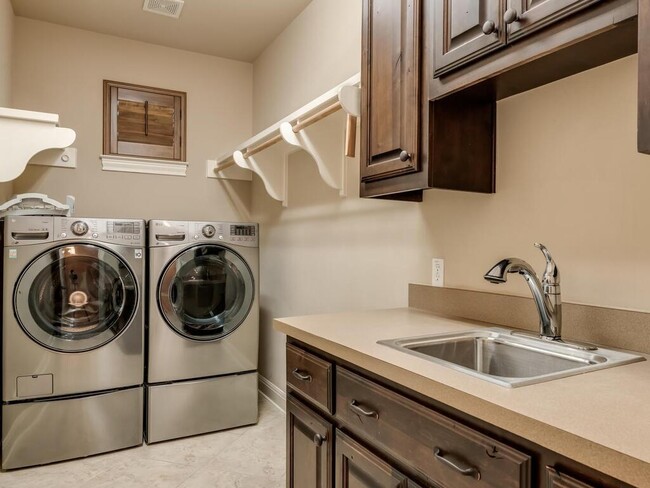 Building Photo - 2321 Gilia Dr