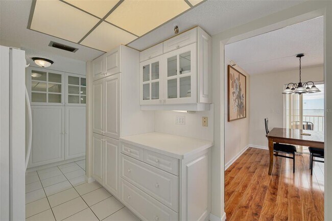 Building Photo - 7430 Sunshine Skyway Ln S