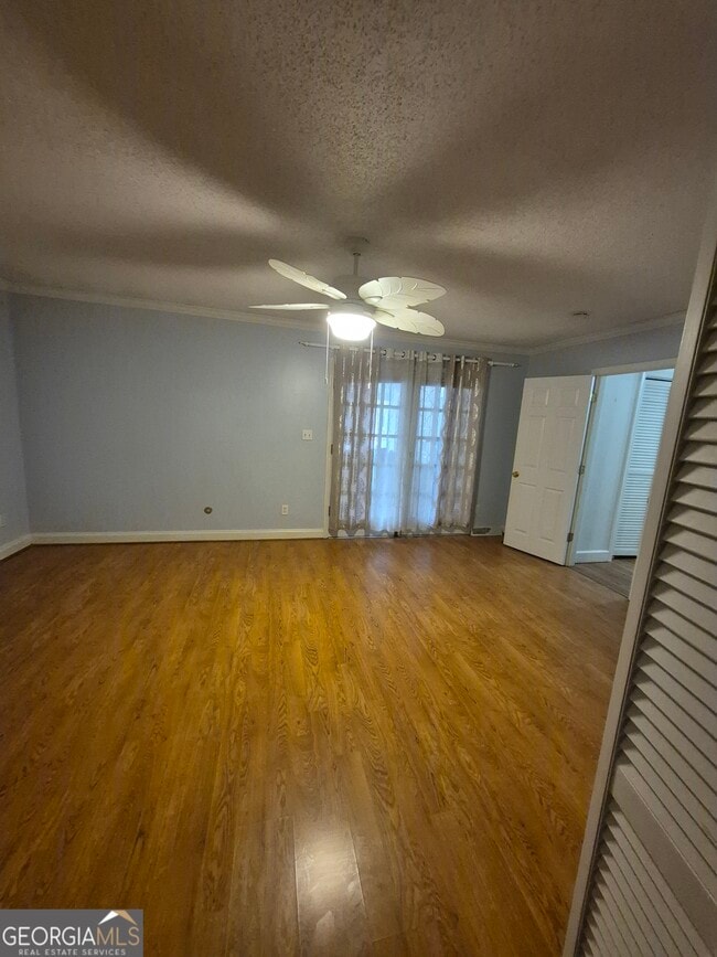 Building Photo - 930 Hill Pl